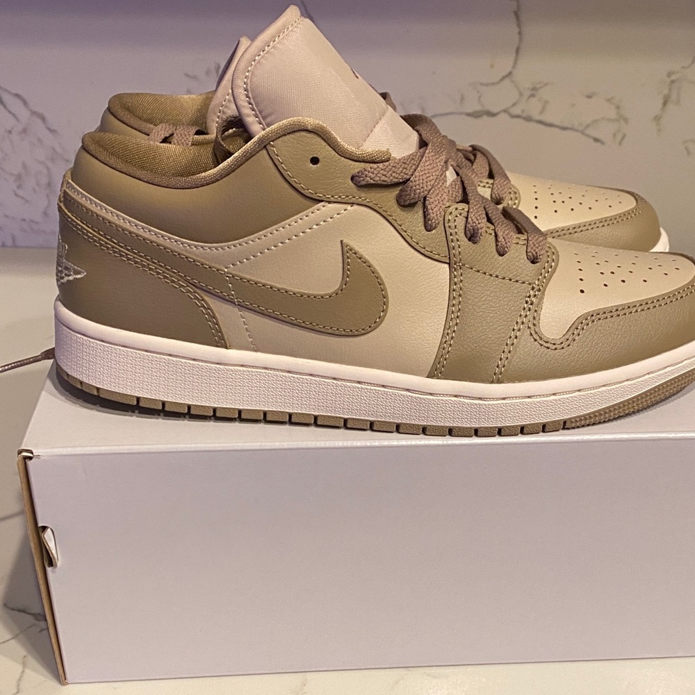Jordan Women Beige and Cream Sneakers - Picture 4 of 8